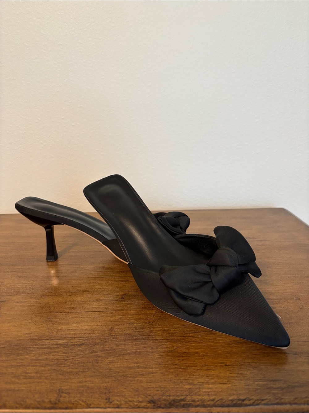 Women’s Black Bow Pointed-Toe Kitten Heel Mules Sz 8